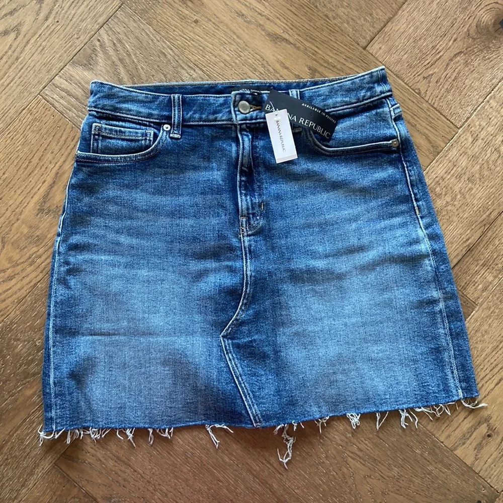 NWT - Banana Republic Women’s Denim Mini Skirt